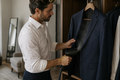 Como Lavar Terno Masculino em Casa Sem Estragar a Peça