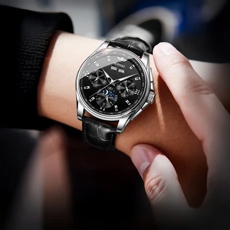 Relógio masculino automático no pulso — Terno Lux