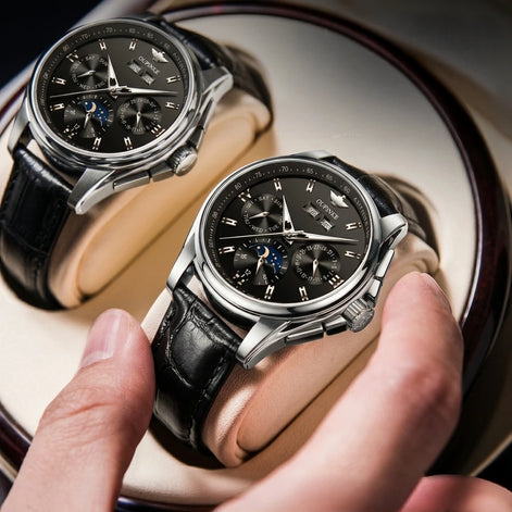 Relógio masculino automático em vitrine — Terno Lux