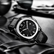 Relógio Parnis automático com mostrador preto e pulseira de couro