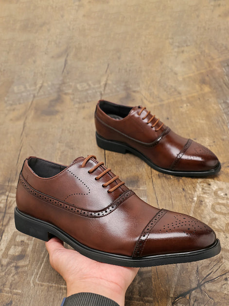 Sapato masculino oxford marrom em amostra detalhada — Terno Lux