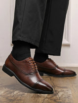 Sapato masculino oxford marrom no pé detalhe — Terno Lux