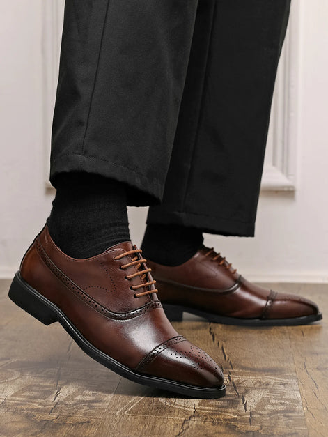 Sapato masculino oxford marrom no pé detalhe — Terno Lux