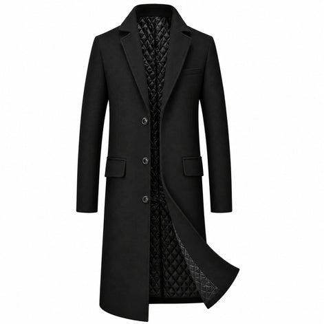 Sobretudo masculino longo preto com lapela, três botões e bolsos com aba, vista frontal.