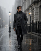 Sobretudo masculino cinza em dia de inverno na rua — Terno Lux