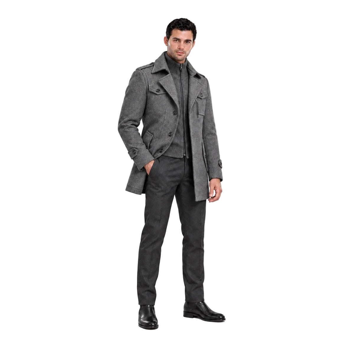 Modelo usando sobretudo masculino cinza Terno Lux em estúdio, parado em ângulo de três quartos com uma mão no bolso da calça.