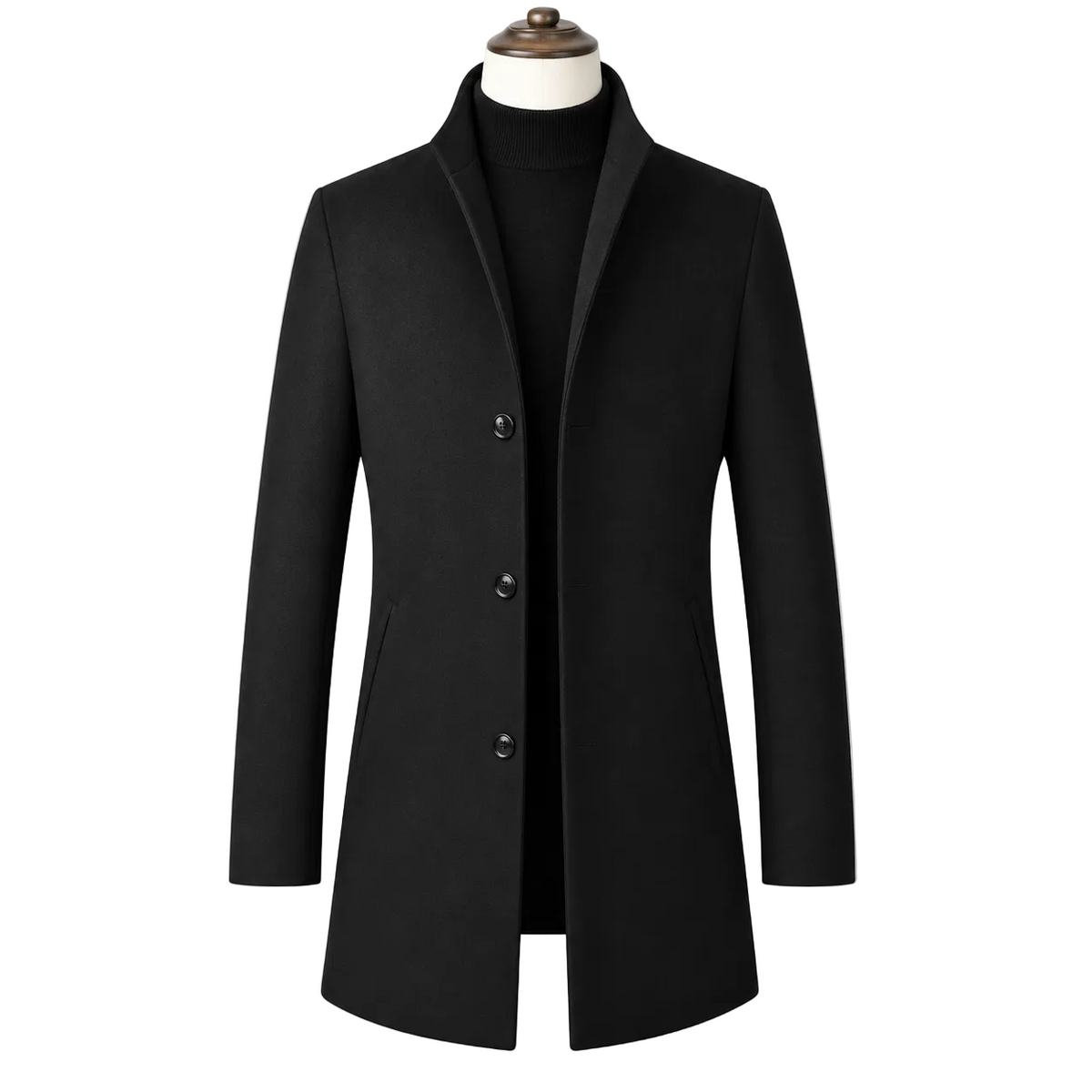 Sobretudo masculino preto de gola alta, com três botões e bolsos laterais, em vista frontal.