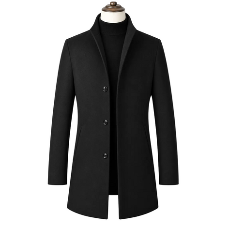 Sobretudo masculino preto de gola alta, com três botões e bolsos laterais, em vista frontal.