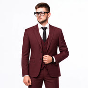 Terno vinho 3 peças em modelo com óculos — modelo frente